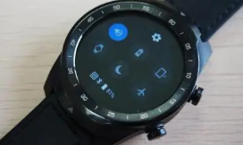 MobvoiTicWatchPro5推出新的更大电池和经过调整的设计