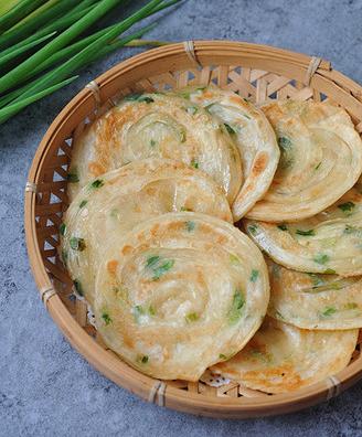 葱油饼的做法步骤，葱油饼的家常做法