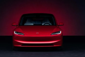 特斯拉推出更新版Model3配备新型LED灯和更多续航里程