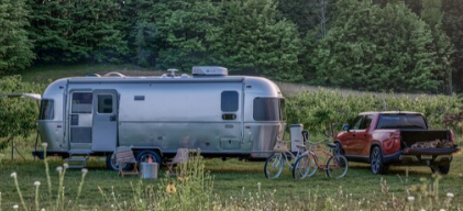 Airstream推出全新2024TradeWind旅行拖车