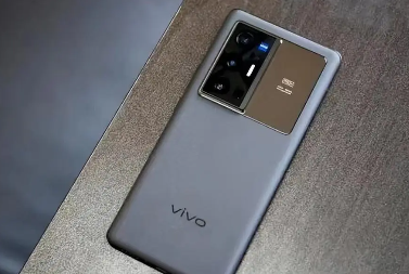 Vivo X100 Pro+渲染图在线泄露经过一些调整后展现出熟悉的设计