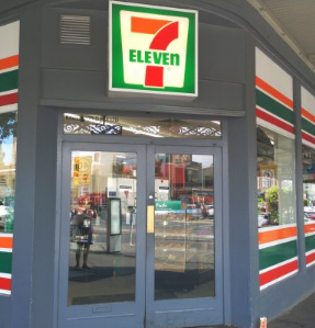 7Eleven允许顾客在店内喝酒